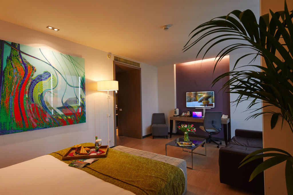 Crowne Plaza Junior Crowne Plaza Junior